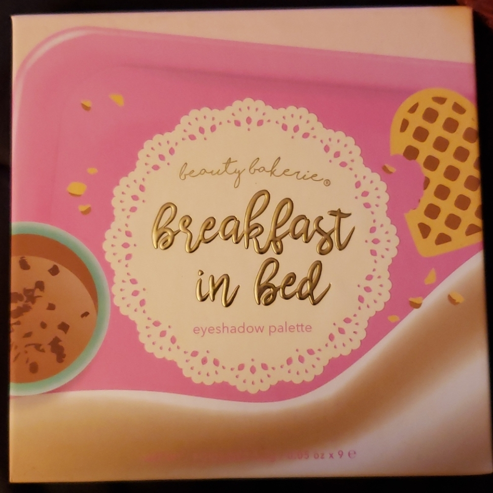 Breakfast in bed eyeshadow palette